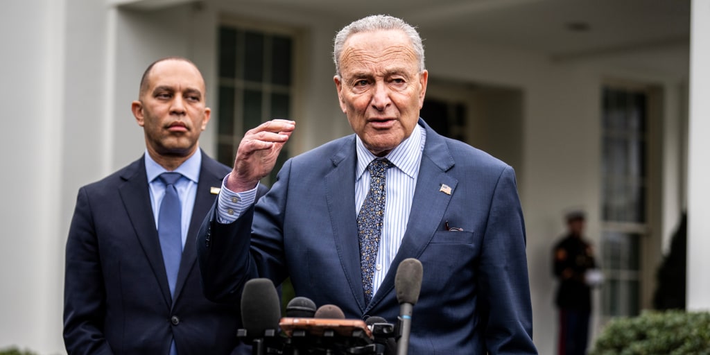 Democratic leaders Chuck Schumer and Hakeem Jeffries endorse Harris...